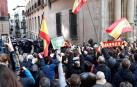 La concentración convocada este domingo por la plataforma 'España Existe' en la plaza del Ayuntamiento de Pamplona ha derivado en momentos de tensión al acercarse hasta el lugar alrededor de un centenar de personas que participaban en una movilización antifascista.