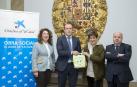 CaixaBank entrega al Ayuntamiento de Pamplona cuatro desfibriladores