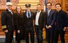 Bruce Springsteen posa junto a su esposa Patti Scialfa e hijos, tras la graduación de su hijo menor Sam como bombero