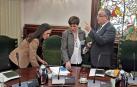 María Echávarri, Ana Elizalde y el alcalde Enrique Maya (NA+), momentos antes de iniciarse la sesión de este jueves, la primera de 2020.