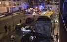 Un autobús de La Estellesa se estrelló este viernes, 17 de enero, contra una gasolinera, arrollando a viandantes y a varios vehículos, en la localidad navarra.