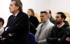 El juicio por el denominado caso Osasuna ha comenzado este lunes pasadas las 9.30 horas. La Sección Segunda de la Audiencia de Navarra enjuicia a seis exdirectivos de Osasuna, tres exjugadores del Betis y dos agentes inmobiliarios acusados de delitos de apropiación indebida, societarios, falsedad en documento mercantil, falsificación de las cuentas anuales y corrupción deportiva (por el supuesto amaño de partidos).