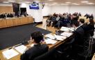 El juicio por el denominado caso Osasuna ha comenzado este lunes pasadas las 9.30 horas. La Sección Segunda de la Audiencia de Navarra enjuicia a seis exdirectivos de Osasuna, tres exjugadores del Betis y dos agentes inmobiliarios acusados de delitos de apropiación indebida, societarios, falsedad en documento mercantil, falsificación de las cuentas anuales y corrupción deportiva (por el supuesto amaño de partidos).