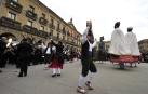 Danzaris y gigantes, al son de La Tafallesa y los gaiteros, interpretaron La Pilindros. La actuación arrancó los aplausos del público.