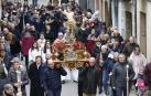 Cientos de sangüesinos siguieron la marcha procesional, desde el ayuntamiento hasta la iglesia de Santiago.