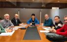 La consejera Elma Saiz y el presidente del sindicato UAGN, Félix Bariain, durante la reunión.