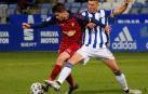 Marc Cardona protege el balón en el partido de Osasuna contra el Recreativo de Copa del Rey.
