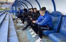 Jugadores de Osasuna, en el banquillo del estadio Nuevo Colombino, antes del calentamiento previo al partido.