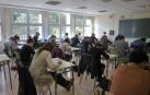 Un grupo de opositores realiza el examen de una de las especialidades en euskera en las pruebas celebradas en junio de 2016.