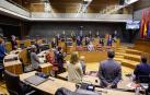 Minuto de silencio en el Parlamento por muerte de un trabajador en Sunbilla