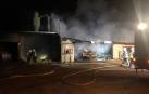 Un incendio causa importantes daños en una serrería de Cortes