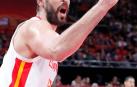 El pívot español Marc Gasol celebra la consecución de una canasta ante Australia durante el partido de la primera semifinal del Mundial de Baloncesto de China 2019