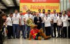 Los 'Hispanos', recibidos como héroes a su llegada a España