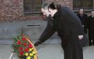 Los reyes de España homenajean en Auschwitz a las víctimas del Holocausto