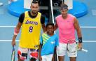 Nick Kyrgios y Rafa Nadal posan antes del partido.