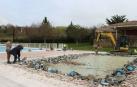 Las piscinas de Oteiza, en obras para frenar fugas de miles de litros al día