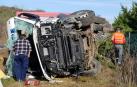 Dos camiones chocan en la AP-15 y uno de los vehículos termina volcando