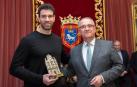 Recepción en el Ayuntamiento al campeón de Europa de balonmano Iosu Goñi