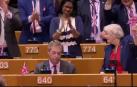 Los eurodiputados británicos a favor del Brexit se despiden del Europarlamento ondeando la Union Jack