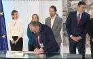 Vídeo | Gobierno y agentes sociales firman el acuerdo de subida del Salario Mínimo