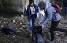 400 voluntarios, convocados por Alianza por el Clima, limpiaron el Arga.
