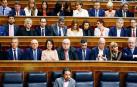 Pablo Iglesias y los ministros de Unidas Podemos aplauden al rey en el Congreso