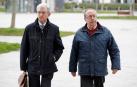 El exgerente del Club Atlético Osasuna Ángel Vizcay (d), llega, este martes, al Palacio de Justicia de Navarra donde continúa el juicio que se celebra estos días en Pamplona contra seis exdirectivos de Osasuna, tres exjugadores del Betis y dos agentes inmobiliarios acusados de delitos de apropiación indebida, societarios, falsedad en documento mercantil, falsificación de las cuentas anuales y corrupción deportiva por el supuesto amaño de partidos.