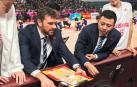 El entrenador pamplonés César Rupérez da indicaciones a sus jugadoras del Shanxi Riu Flame.