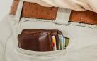 La ingeniosa idea de un joven para devolver una cartera perdida