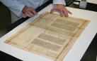 Labor del documento del Ayuntamiento de Aoiz fechado en 1563.