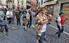 El pasacalles de carnaval es uno de los recurrentes por estas fechas en el Casco Viejo.