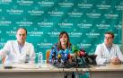 El jefe de Medicina Interna del hospital Son Espases, Javier Murillas; la directora general de Salud Pública y Participación, Maria Antònia Font; y el jefe de Microbiologia del hospital Son Espases, Jordi Reina, en Palma de Mallorca.