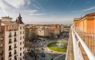Ubicado en el edificio de Periodistas, junto a la Plaza Príncipe de Viana, es un piso con vistas y luz aseguradas. 
Inmueble todo exterior en la séptima planta. Con cocina con despensa y gran salón en chaflán. Cuenta con un trastero en la octava planta con salida a una espléndida terraza panorámica de orientación sur. Para reformar a tu gusto.