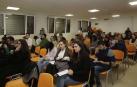 Alrededor de una treintena de personas acudió al foro de Buztintxuri, que acogió el colegio público.