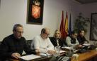 Desde la izda.: Javier Larrea (alcalde de Oroz-Betelu), Ángel Unzué (Aoiz), Virginia Magdaleno (presidenta de la comisión parlamentaria de Cohesión Territorial), Carlos Oroz (Arce) y Roberto Zazpe (Lónguida).