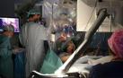 Vídeo: Extirpan un tumor cerebral a una mujer mientras toca el violín