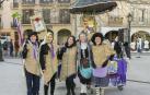 Tras la celebración de la noche de caldereros, los vecinos de Estella celebraron el segundo capítulo de sus carnavales el pasado fin de semana, en este caso dedicado a la tradición rural. ¡Click! acudió a la mañana, al reparto de caldico y salida del tradicional pasacalles de disfraces, protagonizado por los txikis, por las calles del centro.