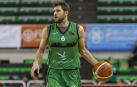 El base pamplonés Ricardo Úriz sube el balón en un partido con su actual equipo, el Cáceres.