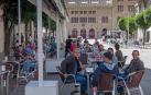El buen tiempo sigue llenando las terrazas. En la imagen las del entorno de la plaza de la Coronación