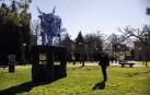 Juan Gorriti presenta en la Ciudadela una muestra con tótems y una vaca azul