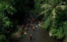 Mueren al menos ocho niños arrastrados por una riada en la isla indonesia de Java