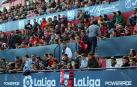 Galería de fotos de la afición congregada en El Sadar durante el partido Osasuna-Granada.