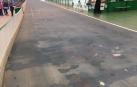 La pista de Lagunak, con el pavimento dañado y una humedad evidente por las goteras, este sábado.