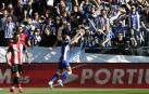 Lucas Pérez celebra el primer gol del Alavés.