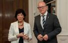 Carlos Gimeno se reúne con la ministra de Educación, Isabel Celaá, en Madrid