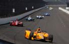 Fernando Alonso disputando la anterior edición de las 500 Millas de Indianápolis con McLaren
