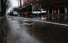 Ciclistas y vecinos critican los charcos del carril bici de la avenida Pío XII