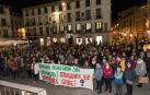 Asistentes a la concentración celebrada este jueves en la céntrica plaza de los Fueros de Tudela.
