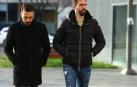 Jordi Figueras, a la derecha, entra al Palacio de Justicia acompañado por Xavi Torres en la última sesión del juicio.