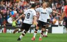 Kevin Gameiro, delantero del Valencia, celebra un gol en el partido contra el Betis.